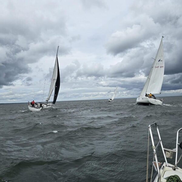 Vēja, Jūras, Cilvēka un Buru sarunas ...